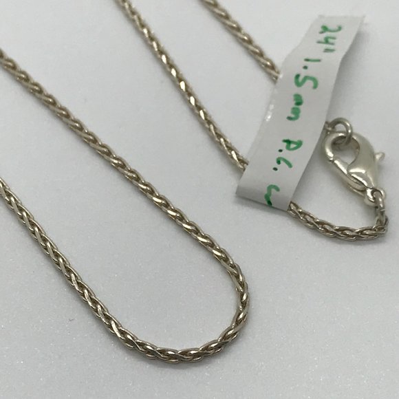 24" Sterling Silver 1.5mm Diamond Cut Wheat Chain Necklace - Picture 4 of 6